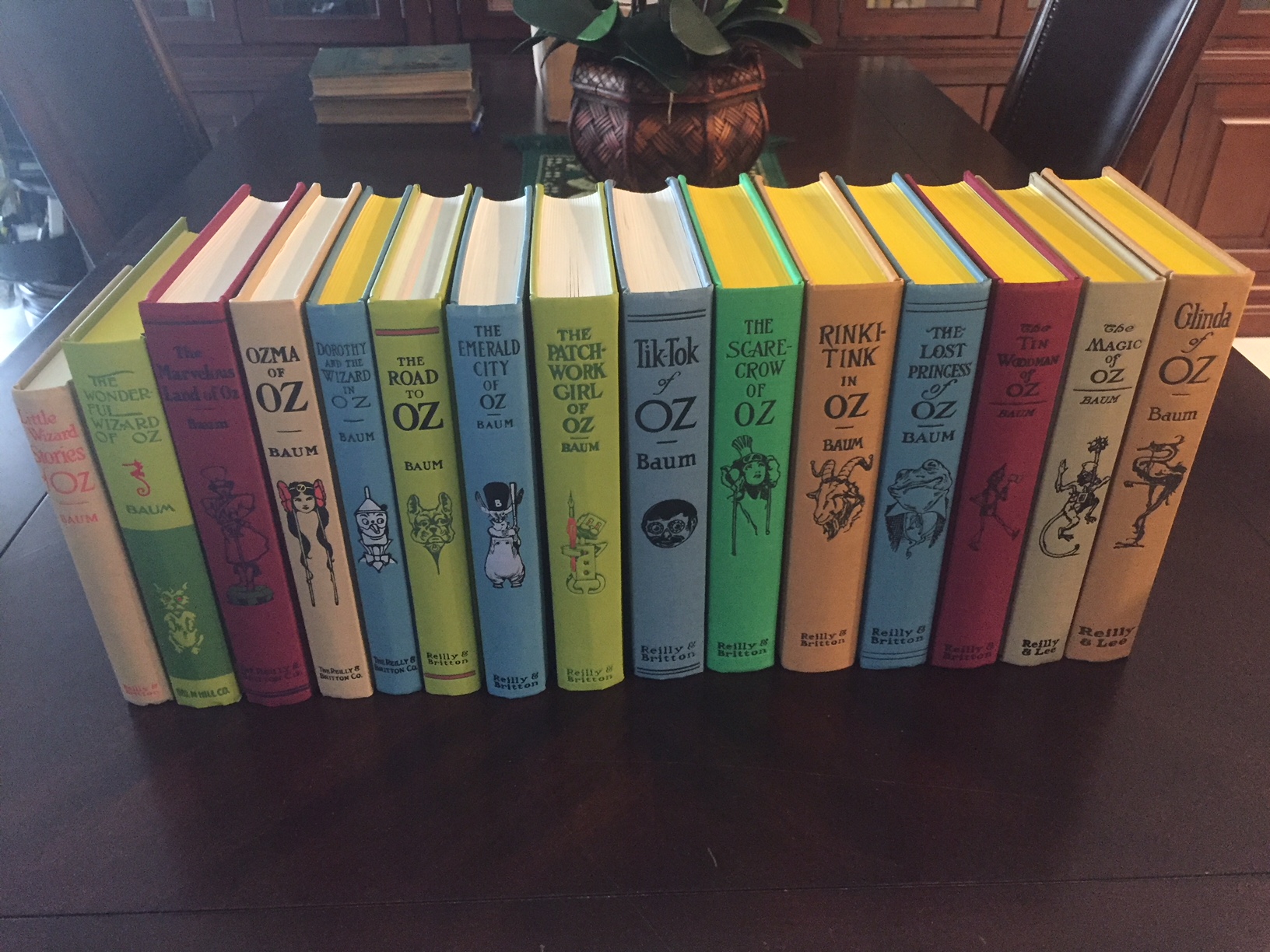 how many books in the wizard of oz series