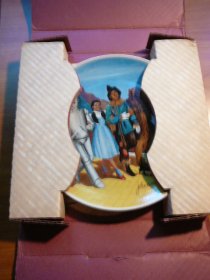 WIzard of Oz collectible plate by Knowles CO with certificate of authenticity in original box. store in the box from 1970s. - $30.0000