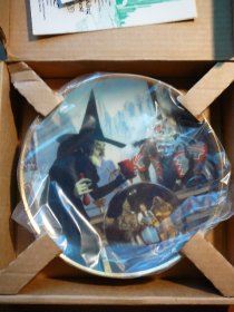 Witch casts a spell collectible plate with 24K gold by Hamilton collection with certificate of authenticity in original box. store in the box from 1980s. - $50.0000