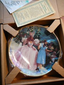 A glimpse of the muchkins collectible plate with 24K gold by Hamilton collection with certificate of authenticity in original box. store in the box from 1980s. Sold 4/29/2010 - $50.0000
