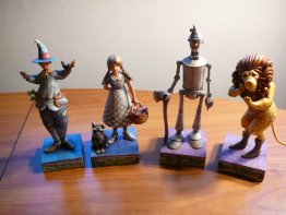 Set of 4 figurines with stand - $100.0000
