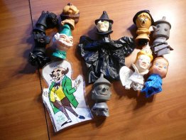 Set of 10 hand puppets from 1960s as shown on page 237 in Oz collectors Treasury. Sold 1/25/2011 - $200.0000