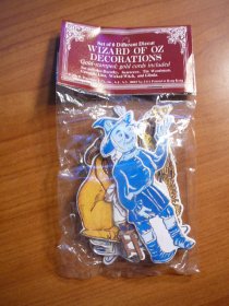 Set of 6 different Diecut Wizard of Oz decorations. Gold stamped. 1994 - $10.0000