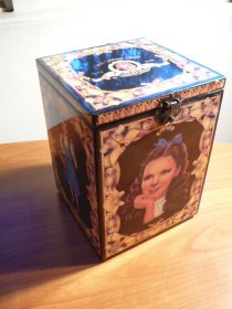 WIZARD OF OZ DOROTHY MUSICAL JACK-IN-THE BOX  50th Anniversary Music  Box. Sold 1/25/2011 - $100.0000