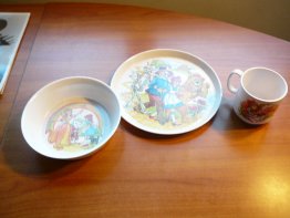 Wizard of oz set of 2 plates and a cup  - $20.0000