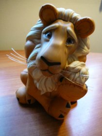 Cowardly Lion -  Wizard of Oz figurine. Around 7 inches tall. Ashton Drake Galleries. 197. Hand numbered.  - $50.0000