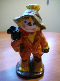 Scarecrow -  Wizard of Oz figurine. Around 6 inches tall - $15.0000