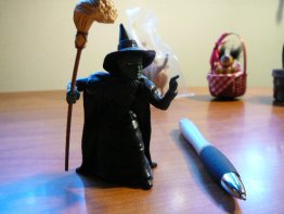 WIZARD OF OZ - Wicked Witch - 3 inches tall. Sold 1/10/12 - $7.0000