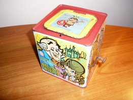 Very Rare Vintage WIZARD OF OZ MUSICAL JACK-IN-THE-BOX Tin Toy With Scarecrow