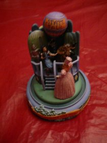 Wizard Of Oz  The Franklin Mint musical sculpture 5 inches high. Go Home. Hand painted porcelain scene. ( c.1997) 